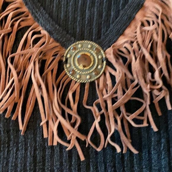 Ribbed, Fringed, V Neck Sweater from Paris - Picture 2 of 4